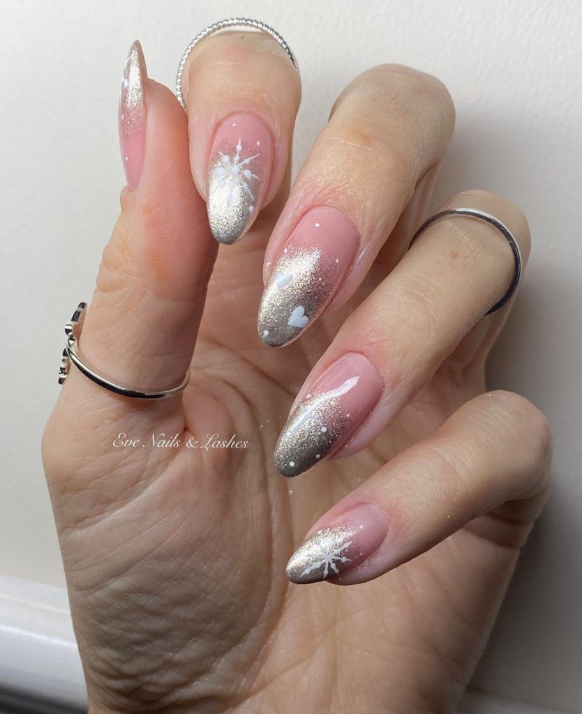 almond-shaped sparkly Christmas nail ideas