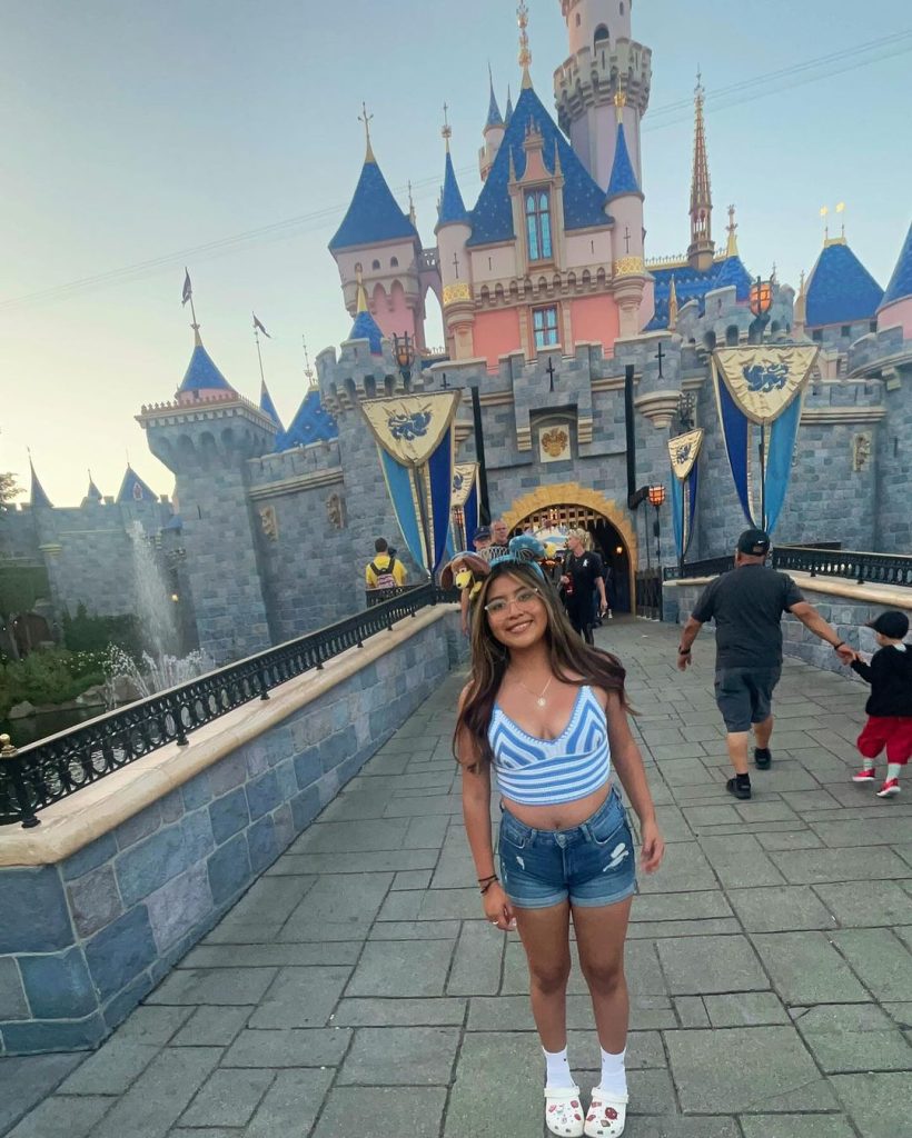 best crop top outfits to wear to Disneyland