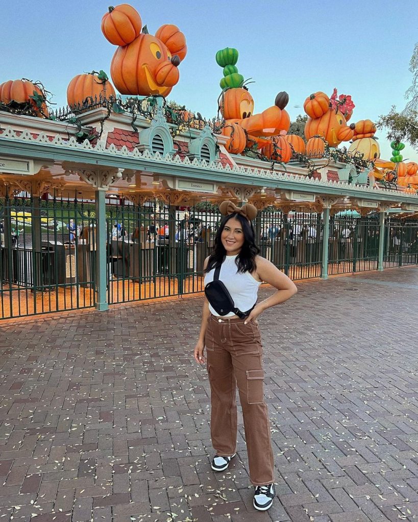 best pants outfits to wear to Disneyland