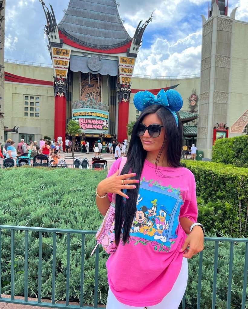 best pink outfits to wear to Disneyland