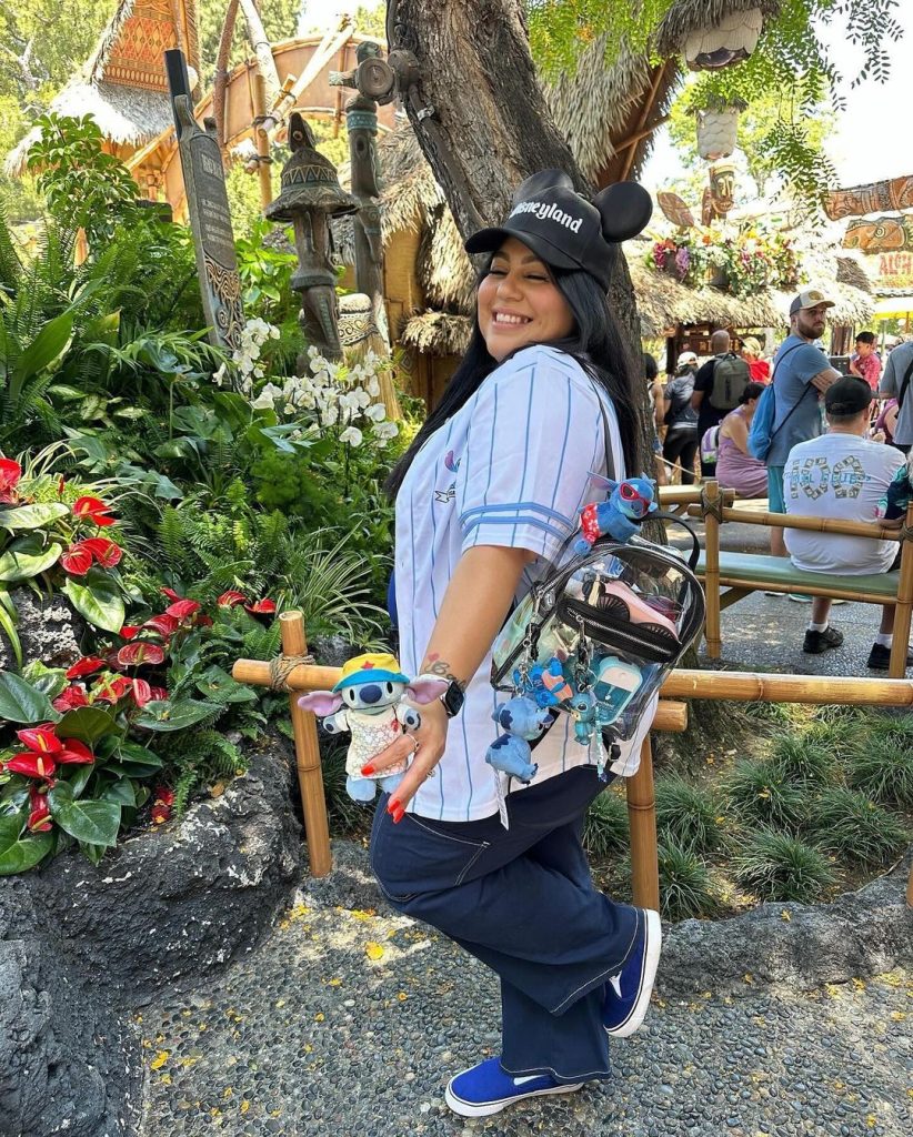 best cargo pants outfits to wear to Disneyland