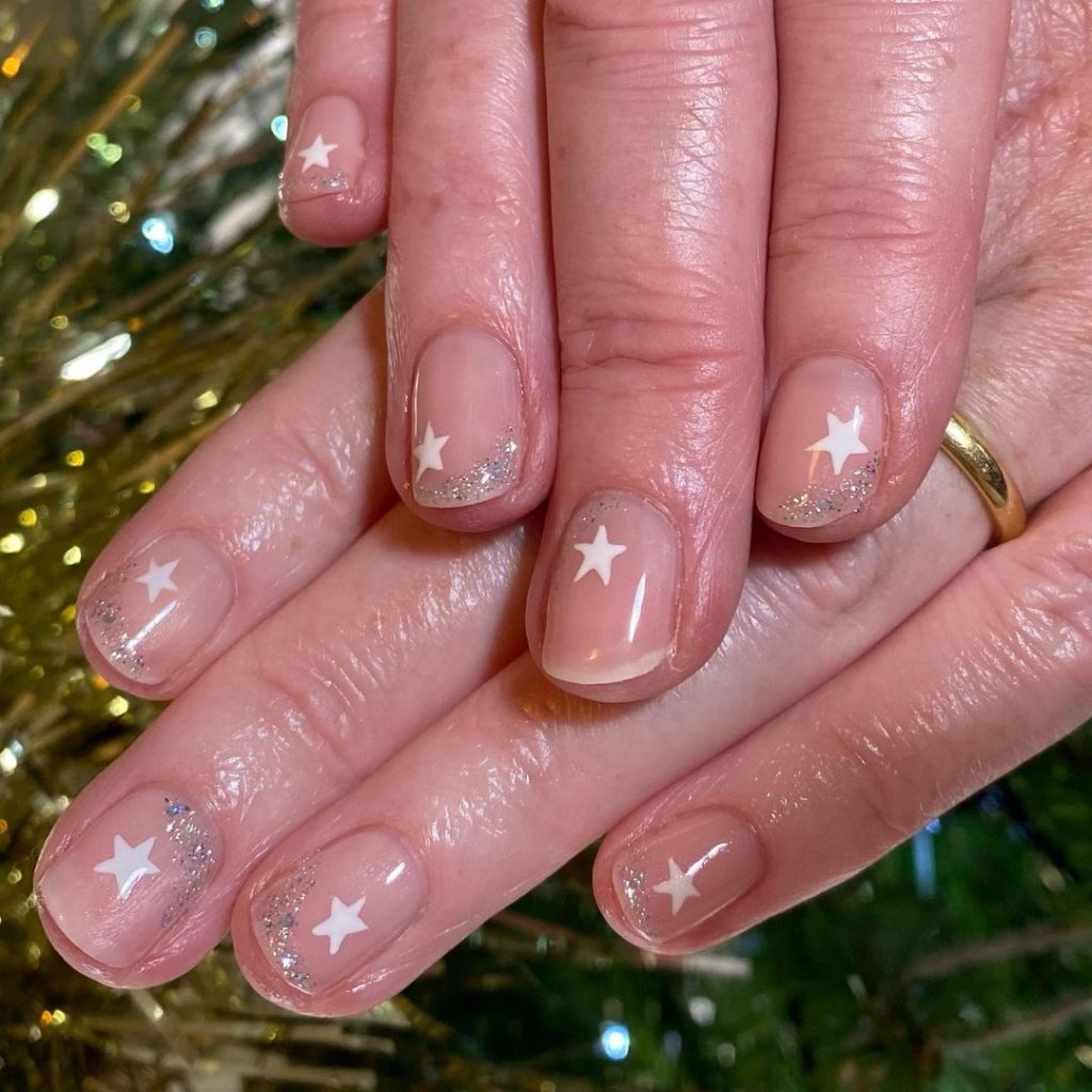 natural sparkly Christmas nail ideas