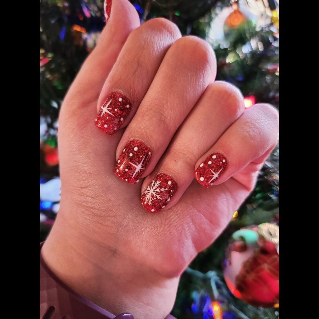 red sparkly Christmas nail ideas