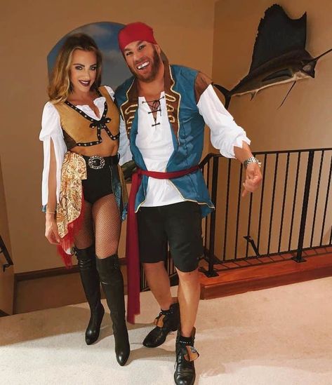 pirates Halloween costumes for couples