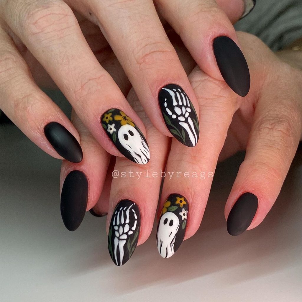 black Halloween nail design ideas