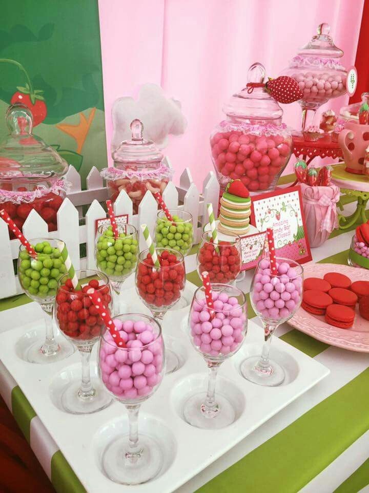 candy buffet setup ideas to serve your guests at your graduation parties.