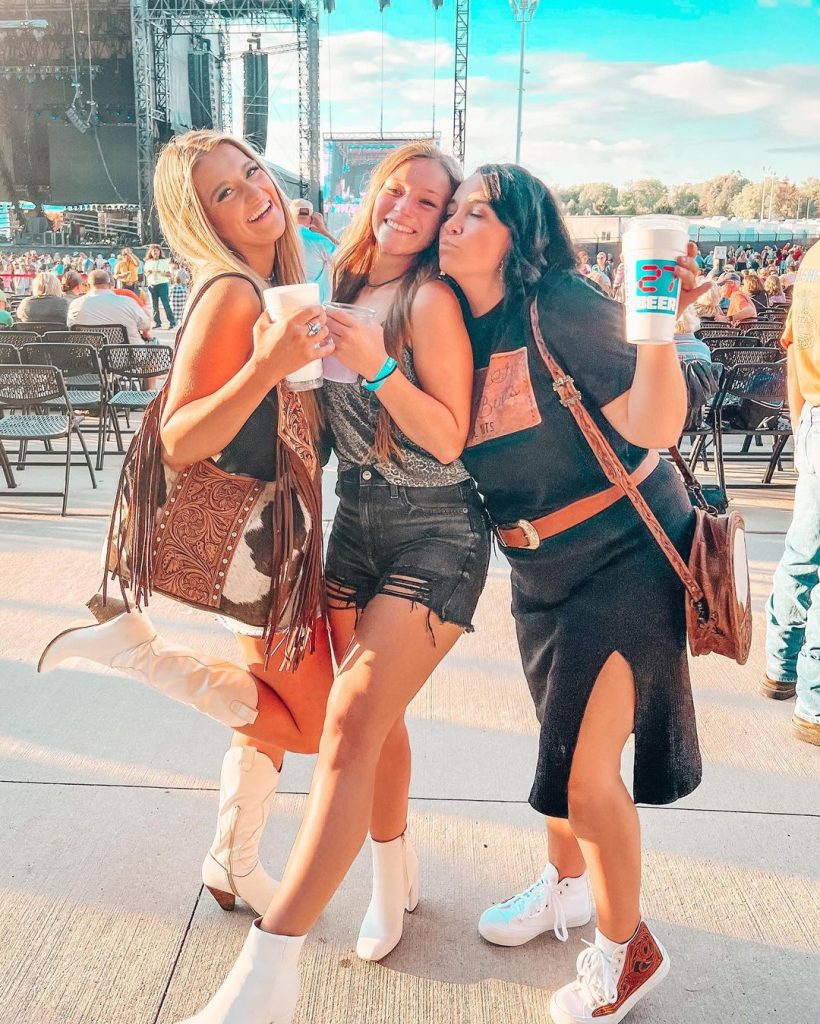 best friends country concert outfit ideas