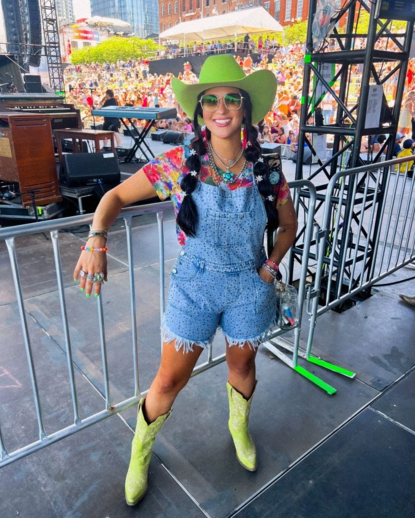 colorful country concert outfit ideas