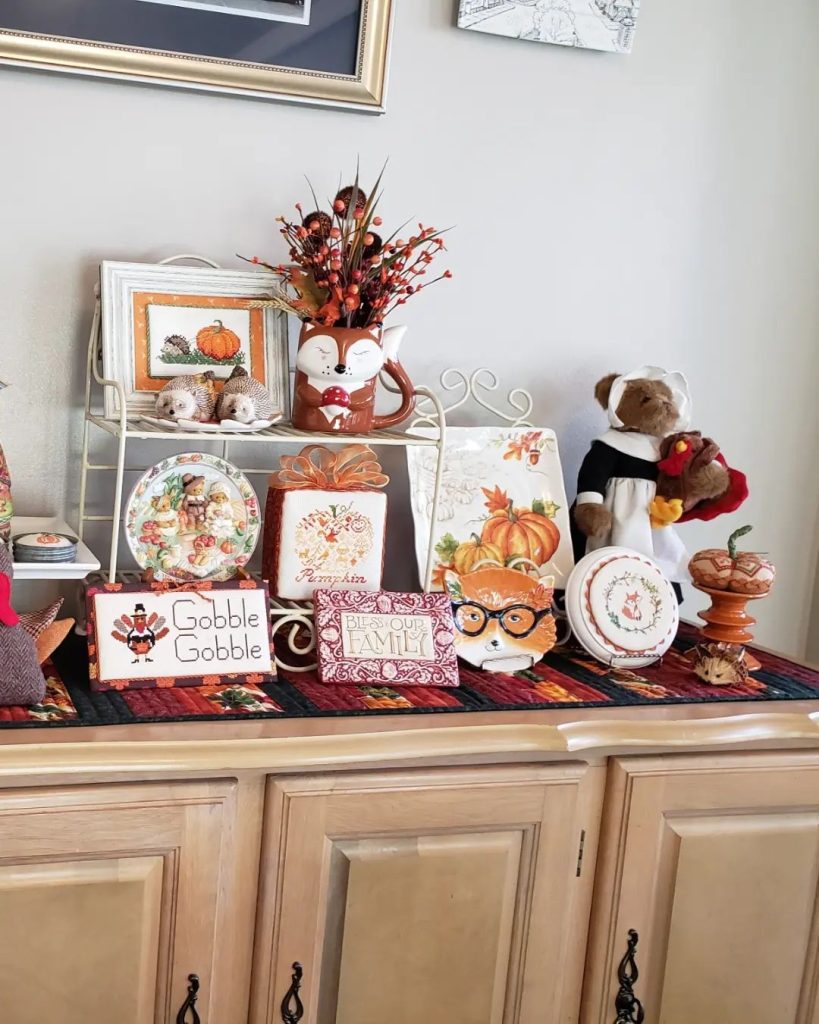 Thanksgiving dresser Decor Ideas 