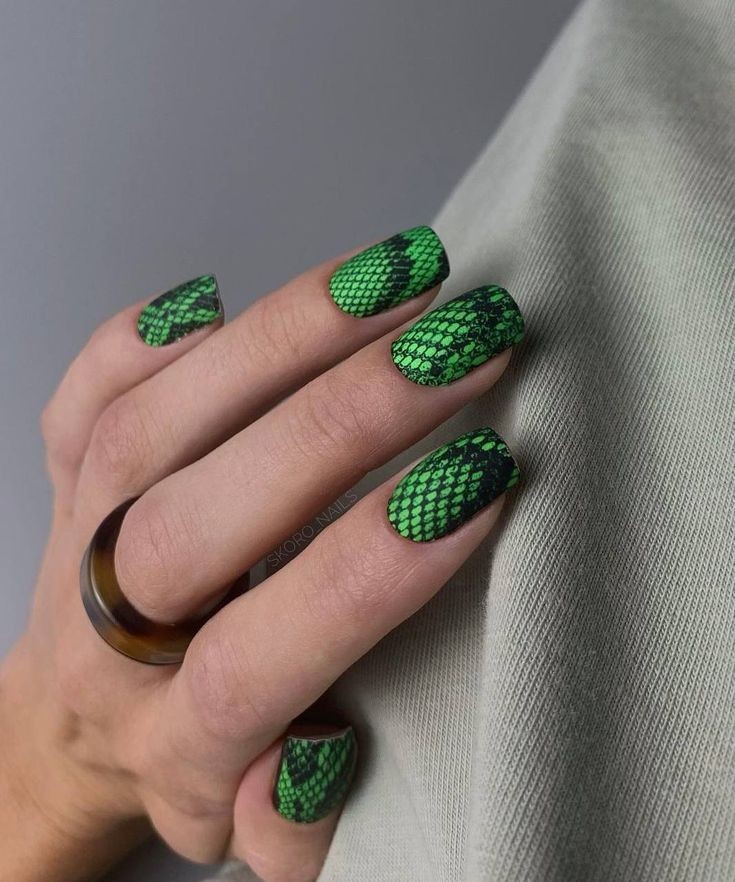 fishnet snake print nail art