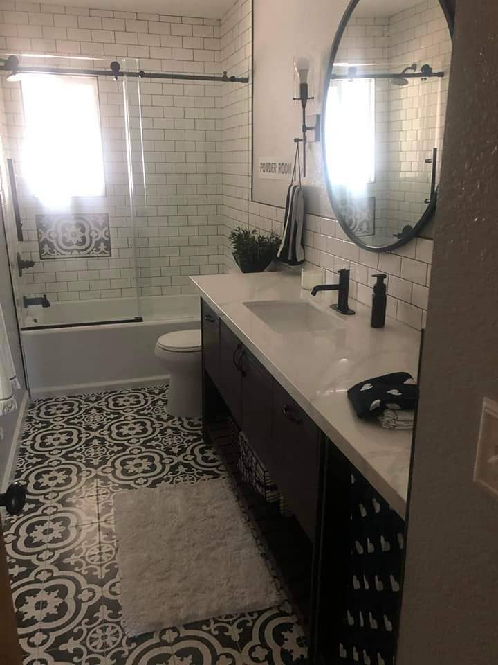 black and white bathroom