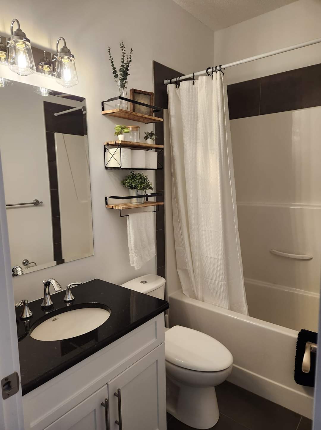 black and white bathroom