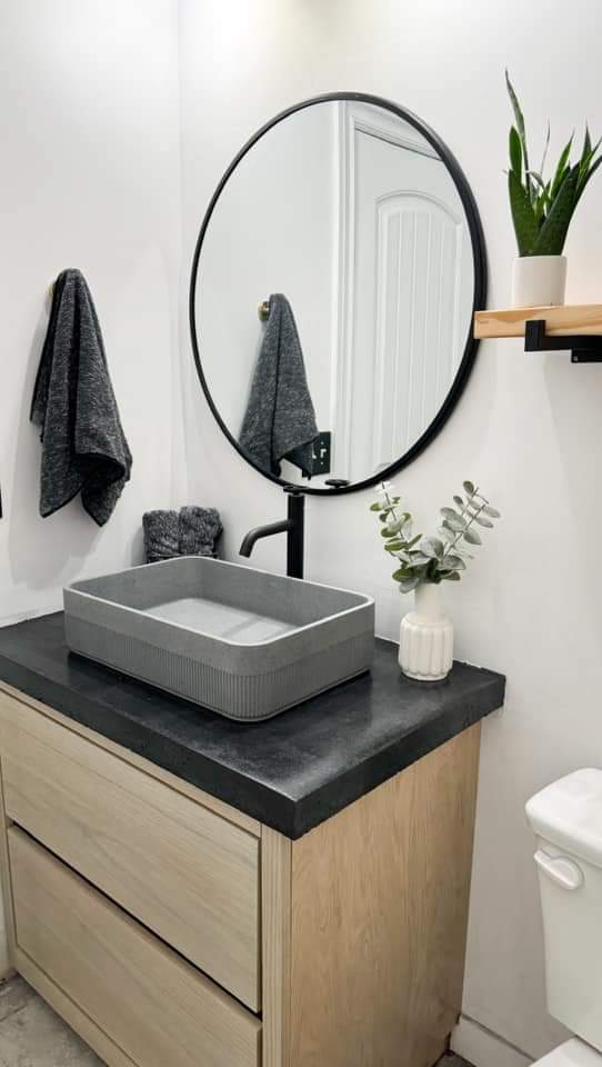 black and white bathroom