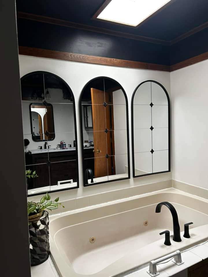 black and white bathroom