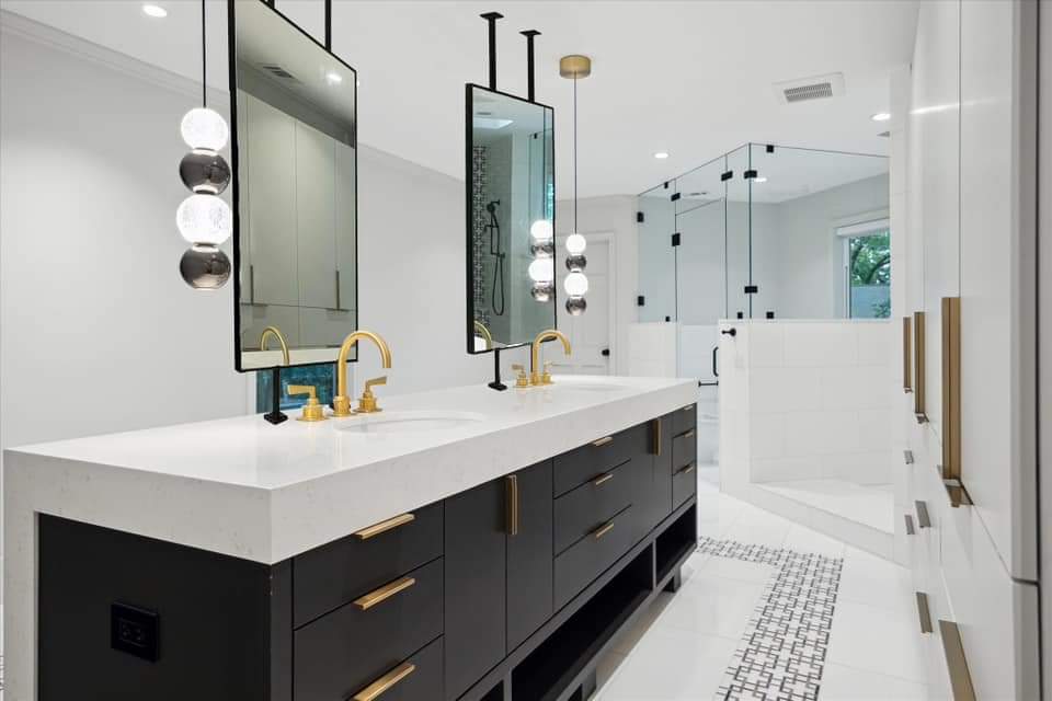 black and white bathroom