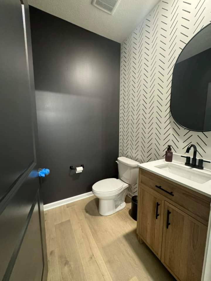 black and white bathroom