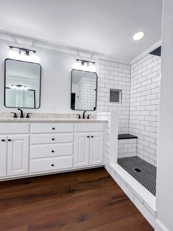 black and white bathroom