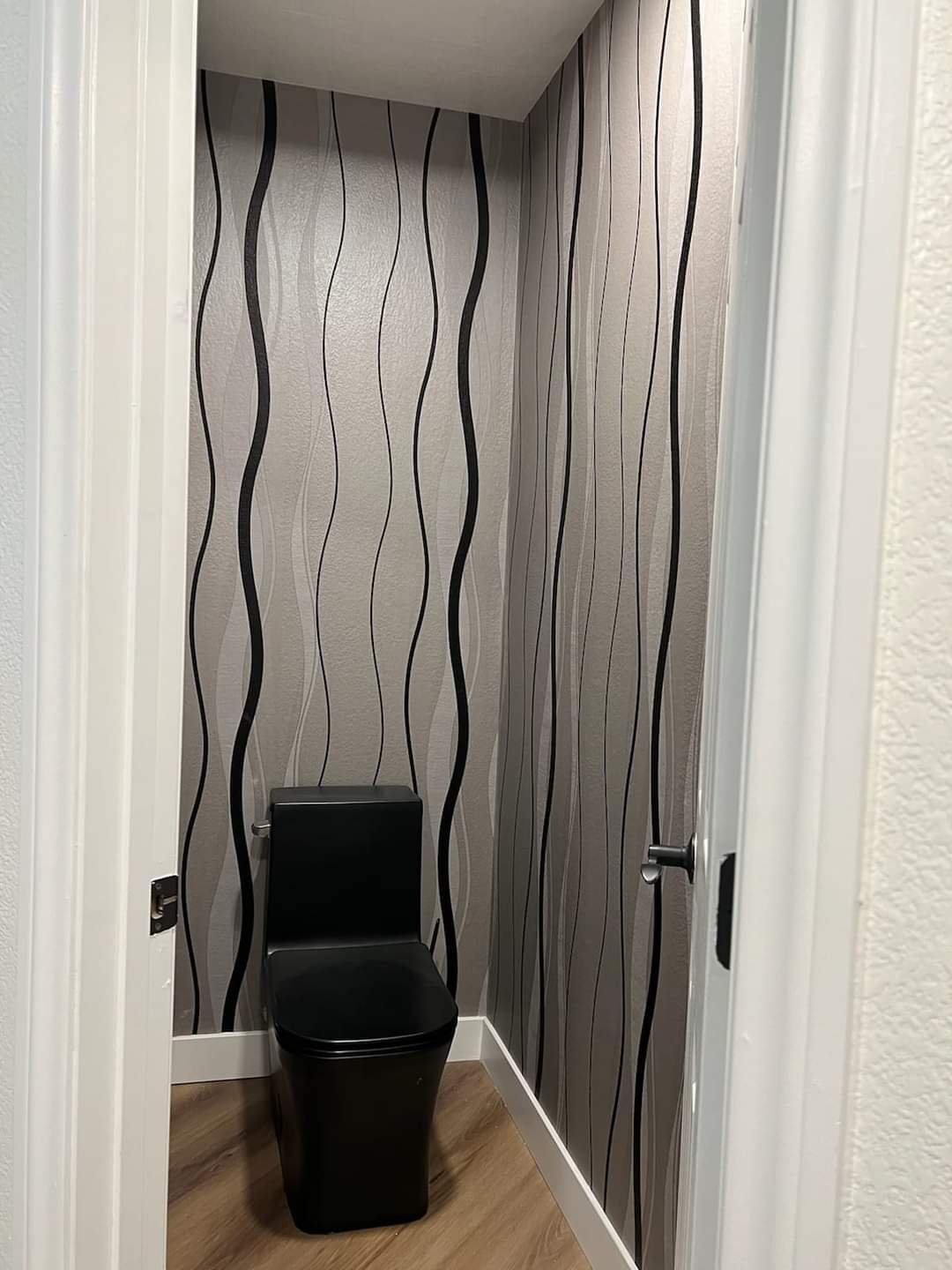 black and white bathroom