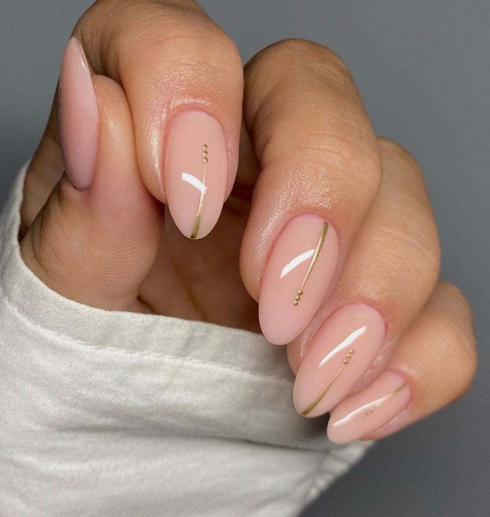 gold and neutral nails almond shape