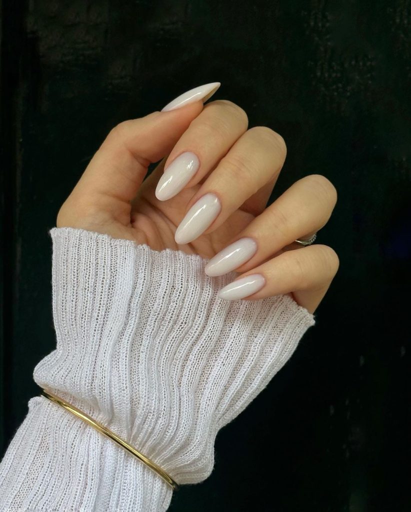 neutral nails without design