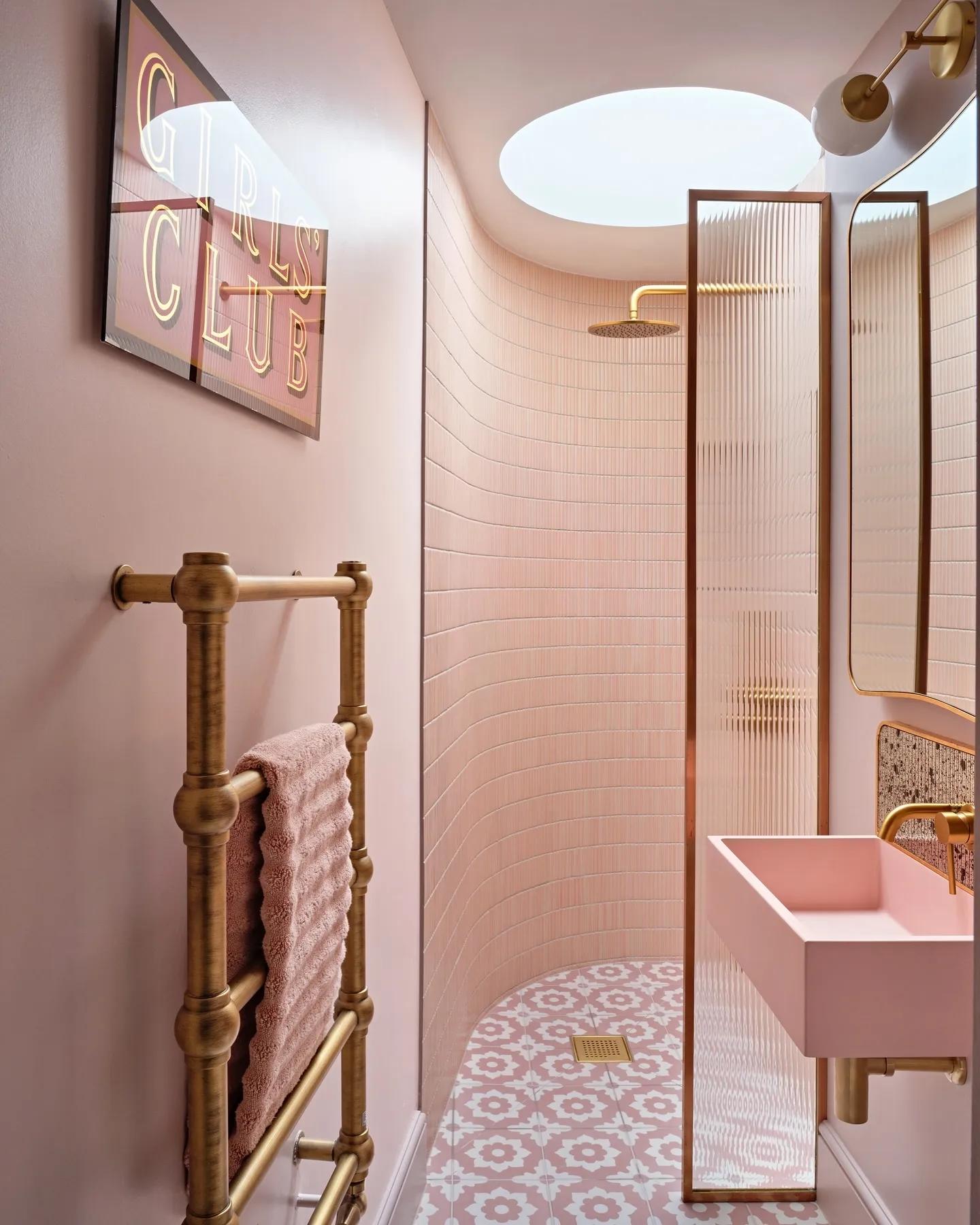 pink dorm bathroom ideas