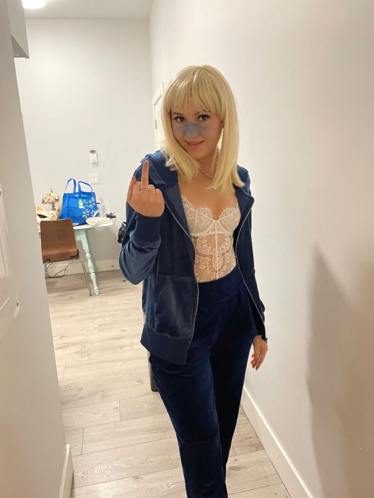 fun blonde halloween costume ideas