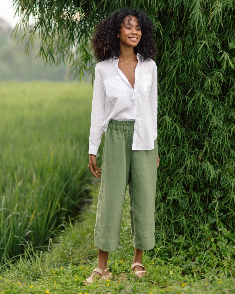 What To Wear With Green Linen Pants?