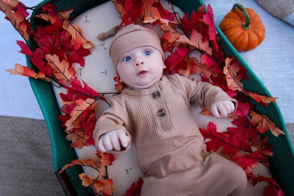 autumn baby picture ideas