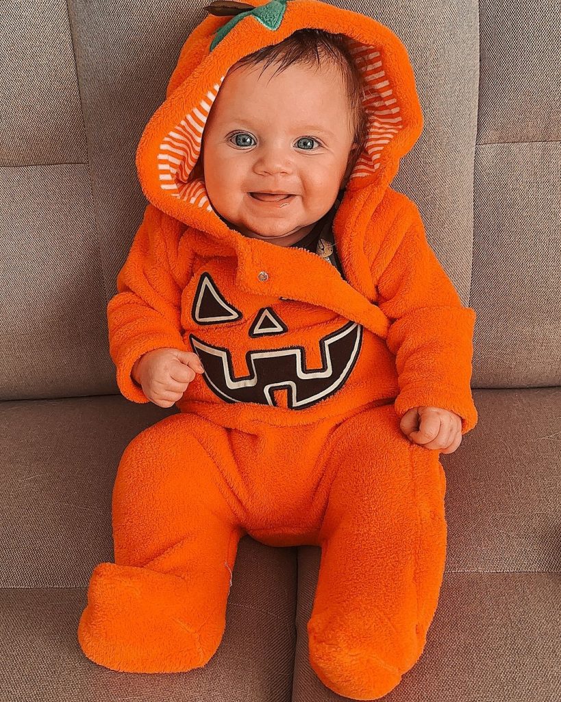 cute fall baby picture ideas