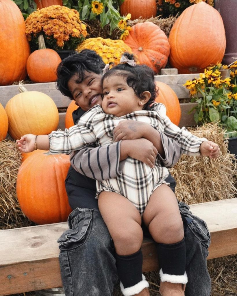 cute fall siblings picture ideas