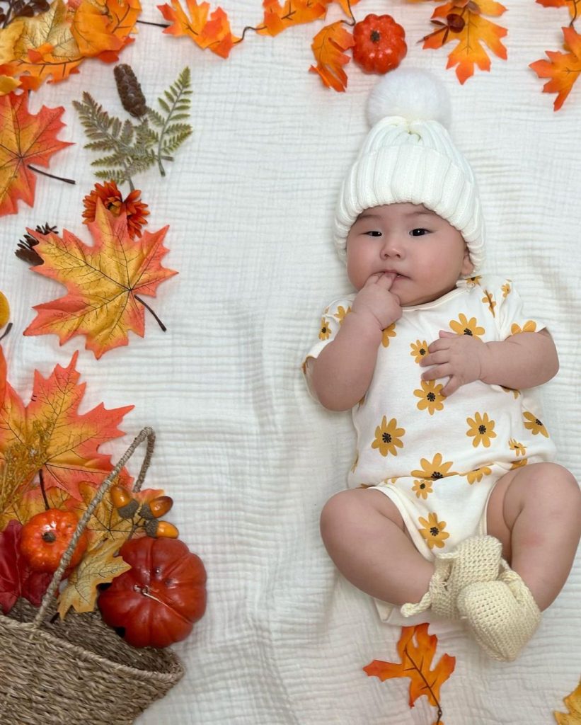 fall baby picture ideas at home