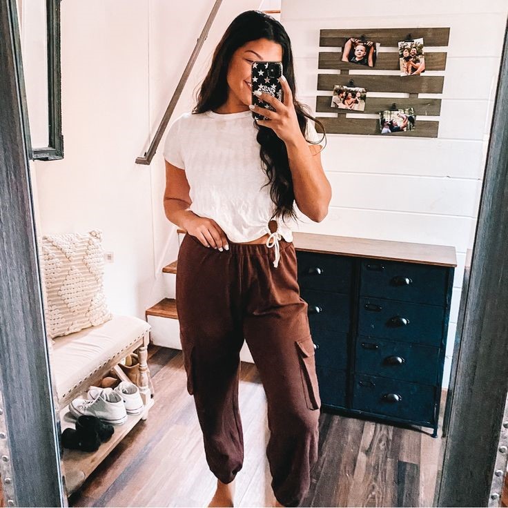 Ways To Style Brown Sweatpants