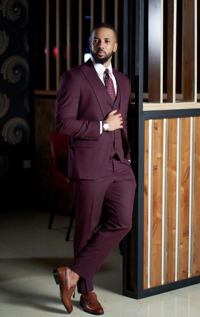 Color-Of-Shoes-For-Burgundy-Suit-Men-2