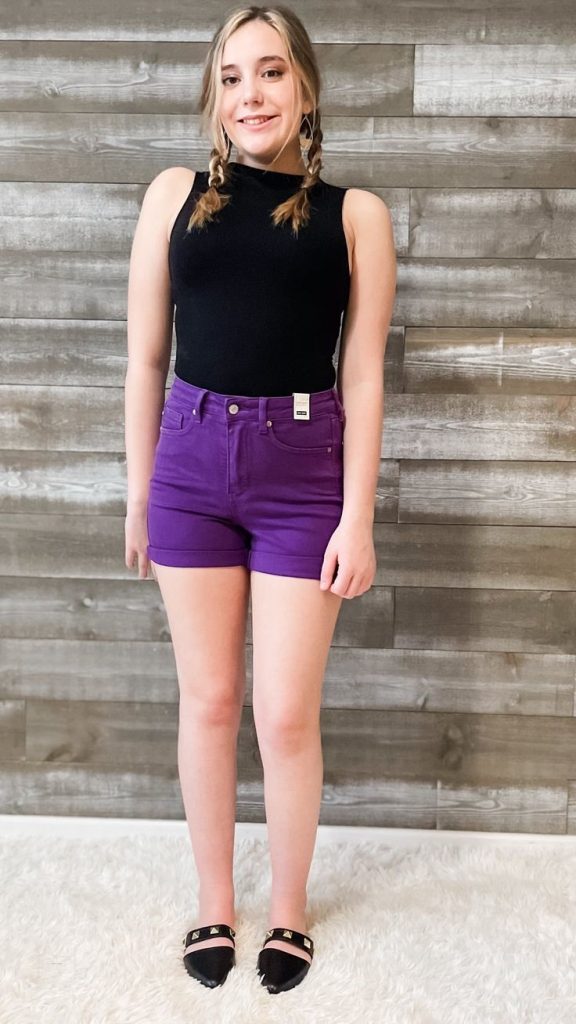 Color-Outfits-For-purple-Shorts-3